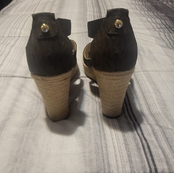 Michael Kors Wedges size 81/2 color brown. - Picture 2 of 5